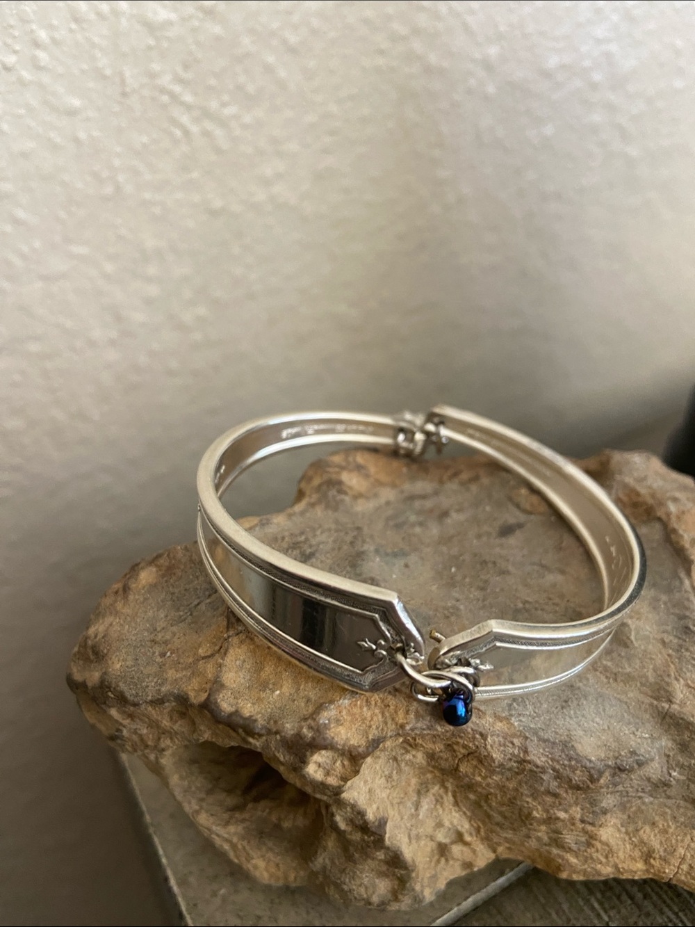 Vintage Oneida Community Silver Hinged Bangle Bracelet